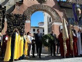 El alcalde y el presidente de la JHP rinden homenaje a los cofrades difuntos El alcalde y el presidente de la JHP rinden homenaje a los cofrades difuntos
