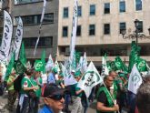 Miles de policas locales de toda España se han manifestado hoy en Madrid para reclamar la jubilacin anticipada a los 59 años