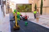 Las obras de remodelación de la calle Santiago entran en la recta final con la impresión del asfalto