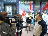 Los trabajadores de ARIMESA se han manifestado ante las sedes de PODEMOS y del PSOE en Murcia