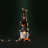 Vuelve la Cereza de Navidad de Estrella de Levante, una Premium Lager madurada con madera de roble francs