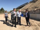 Finalizan las obras del talud del puente sobre el ferrocarril en la carretera que enlaza Pozo Estrecho con Torre Pacheco