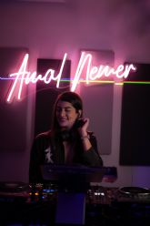 Amal Nemer: La DJ y productora venezolana que conquista el mundo con su talento