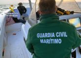 La Guardia Civil sorprende a cuatro personas a bordo de una embarcacin robada el da anterior en Altea (Alicante)