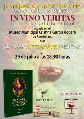 Juan Jos Guardia Polaino realizar un brindis con ditirambos de su ltimo libro en la exposicin 'In vino veritas' de Raw Colectivo Fotogrfico en Puertollano