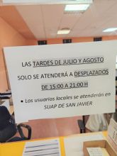 Vecinos de Los Alczares manifiestan su malestar por la atencin del Centro de Salud