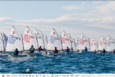 El viento condiciona el estreno de la XV Euromarina Optimist Torrevieja