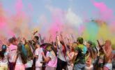 La tercera edición de la 'Holi Festival' volvió a llenar de color y diversión las Fiestas torreñas
