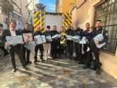 Bomberos del Ayuntamiento de Murcia visitan a los ninos del centro de acogida Cardenal Belluga