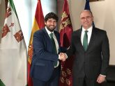 Fernando Lpez Miras se rene con el alcalde de Pliego