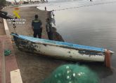 La Guardia Civil decomisa una embarcación de pesca y sus artes utilizadas para pescar ilícitamente en el Mar Menor