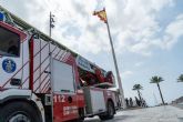 El Ayuntamiento repone la bandera de Espana del Puerto que fue sustrada durante el puente de agosto