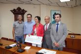 La Fundacin La Caixa dona un cheque por importe de 5.500 euros al Ayuntamiento de Alhama