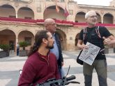 La izquierda pide cerrar al tráfico con fines comerciales la avenida de Juan Carlos I durante los viernes por la tarde y los sábados