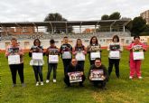 El Jimbee, el Odilo y el Club Rítmica Cartagena posan con los usuarios de Asido en su calendario solidario de 2025