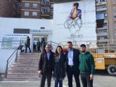 La iniciativa 'Lorca Art Proyect' lleva el arte a la Plaza de Abastos de Lorca con el objetivo de embellecer espacios urbanos de carcter comercial