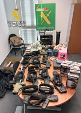 La Guardia Civil detiene a un hombre por la sustracción de una quincena de pistolas láser de un centro comercial de Lorca La Guardia Civil detiene a un hombre por la sustracción de una quincena de pistolas láser de un centro comercial de Lorca