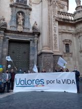 Manifiesto por la Vida ledo ayer por VALORES en la Plaza de la Catedral de Murcia