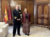 La presidenta de la Asamblea recibe al nuevo almirante de acción marítima