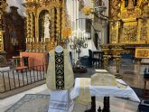 El taller de bordados de la Hermandad de Labradores, Paso Azul, realiza la casulla del sacerdote D. José Miguel Jiménez Atiénzar