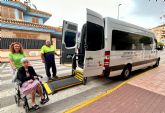 El Centro de Día Virgen de Los Dolores de Blanca adquiere una furgoneta adaptada para el traslado de los usuarios