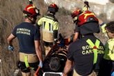 Bomberos de Cartagena rescatan a un senderista en El Carmol y apagan un fuego en una casa de Reina Victoria