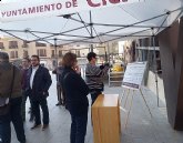 La Concejala de Obras ha informado durante dos das a pie de calle sobre el proyecto del Camino de Murcia